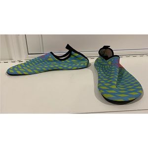 Super Comfortable Unisex
Water Shoes